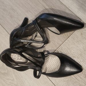 Black pointed heels 7.5M